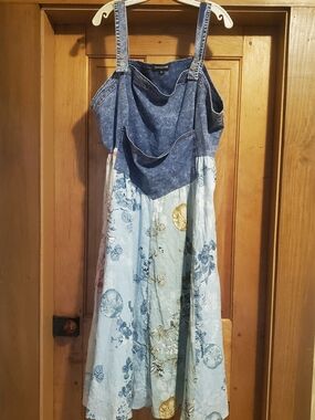 Denim-Top Floral Dress in Blue Denium Top Floral Pattern Bottom